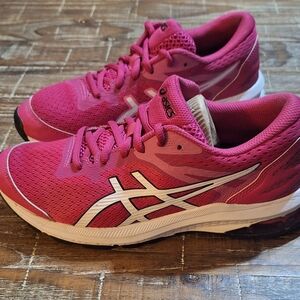 Asics GT 1000 Women's Size 5 Athletic Hot Pink Running Shoes. Great Condition